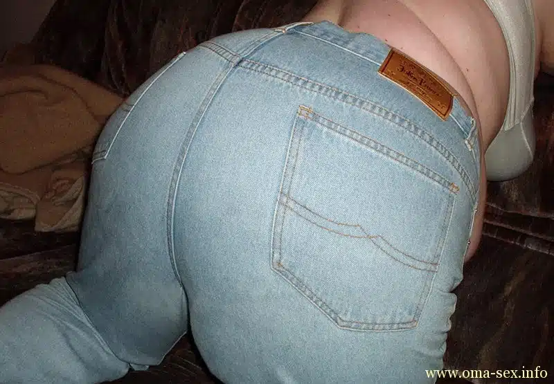 MILF in Jeans